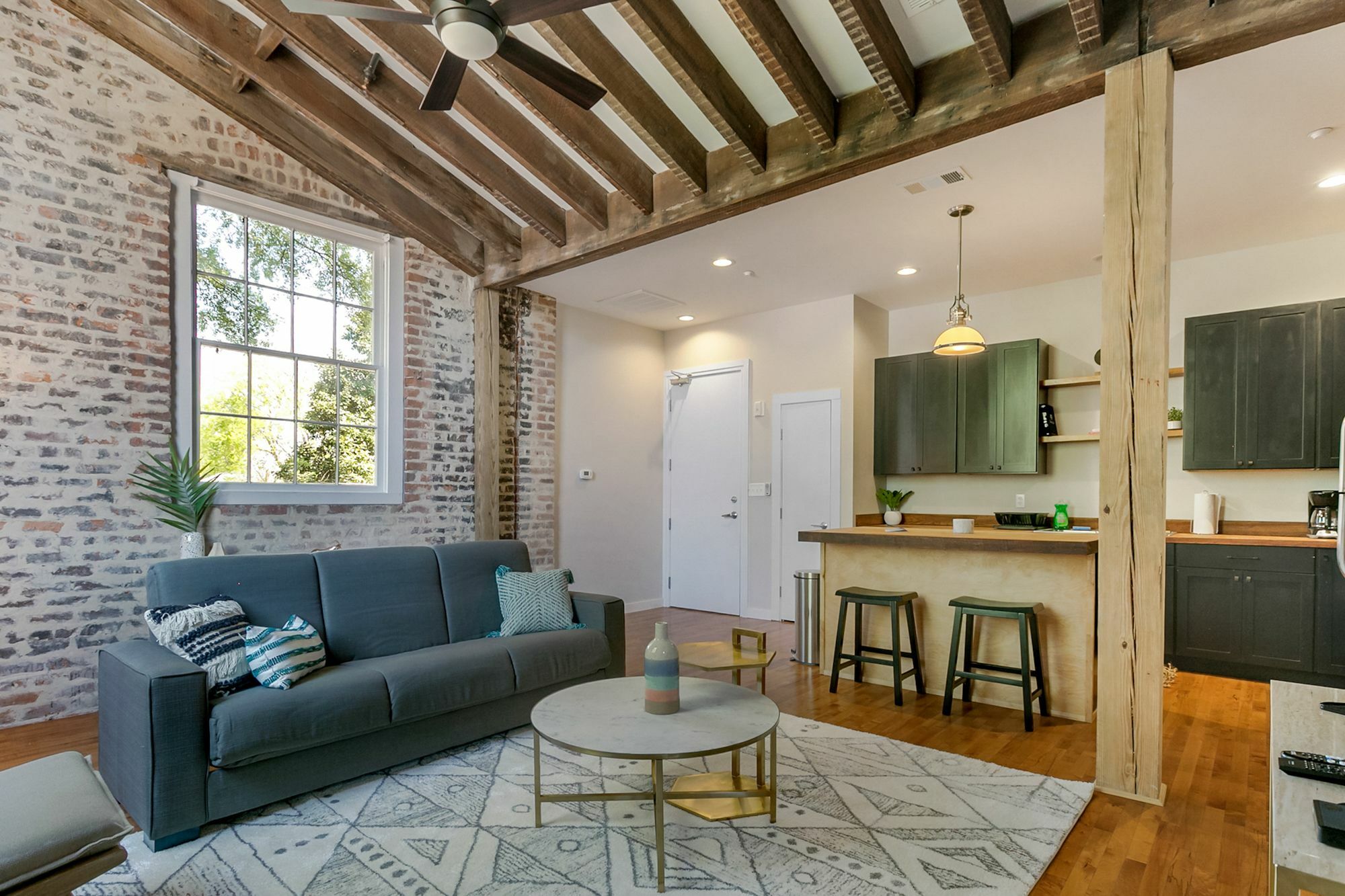 Vibrant 1br In Irish Channel By Sonder *